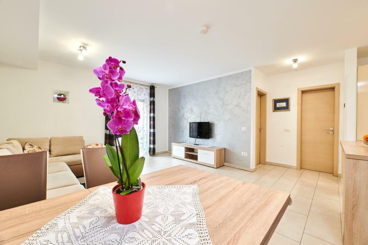 Apartman Leon Umag Zewnętrze zdjęcie