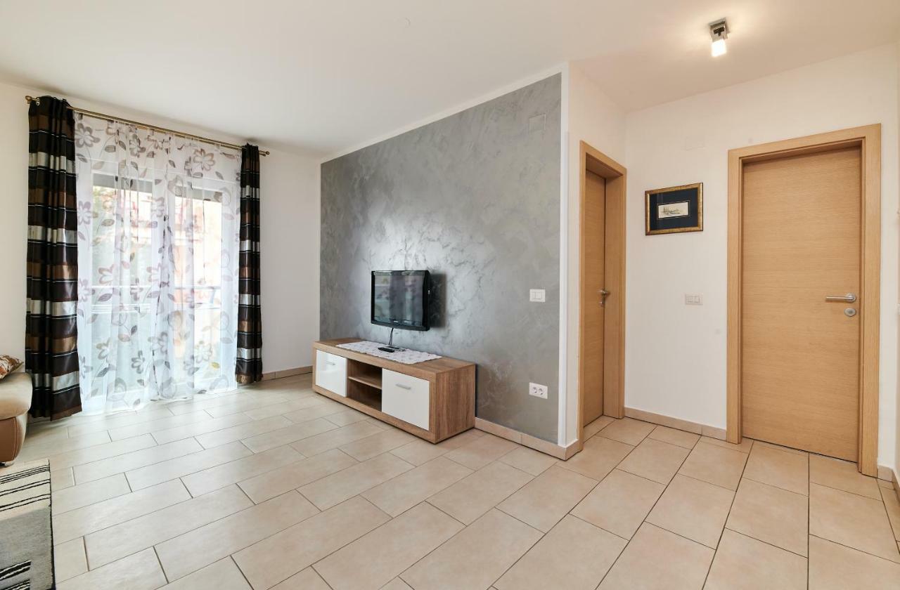 Apartman Leon Umag Zewnętrze zdjęcie